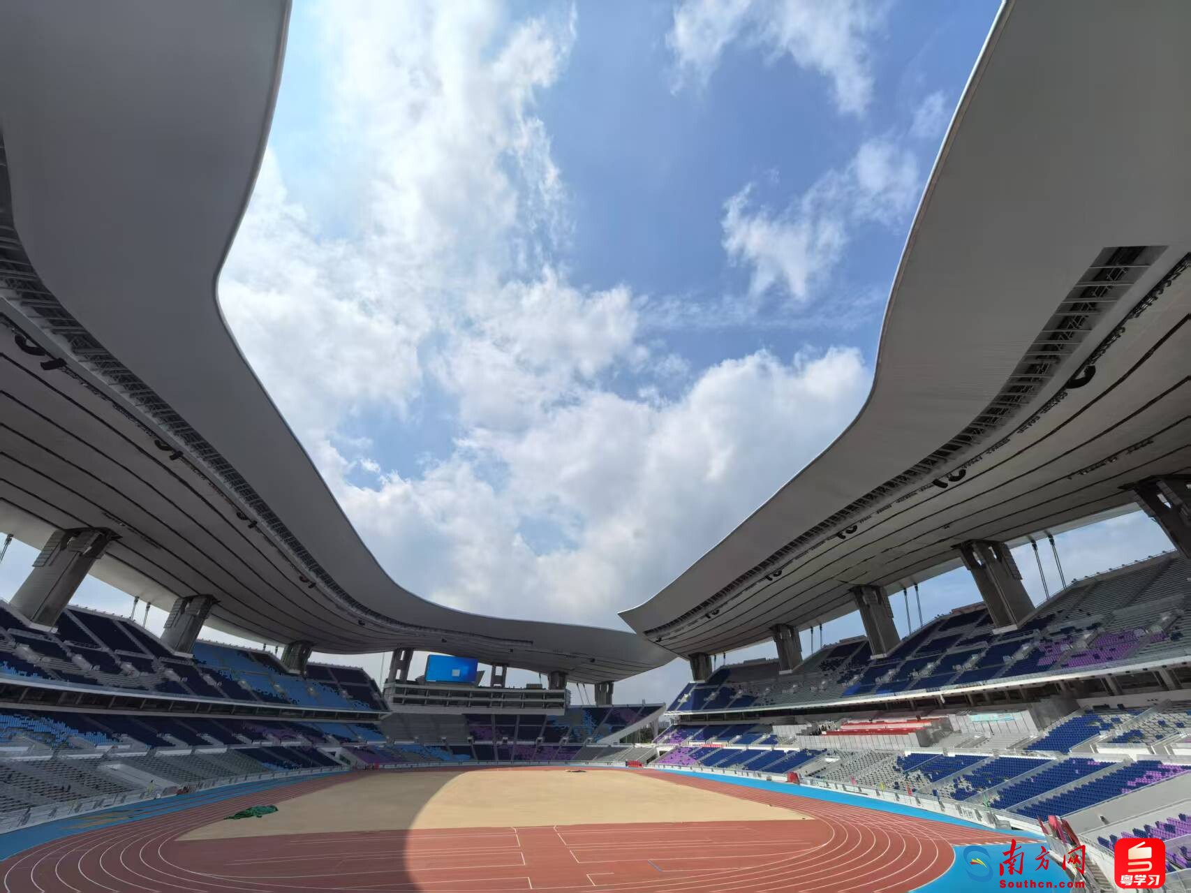 因右踝发炎，朗尼克取消了担任阿森纳vs拜仁解说嘉宾的计划