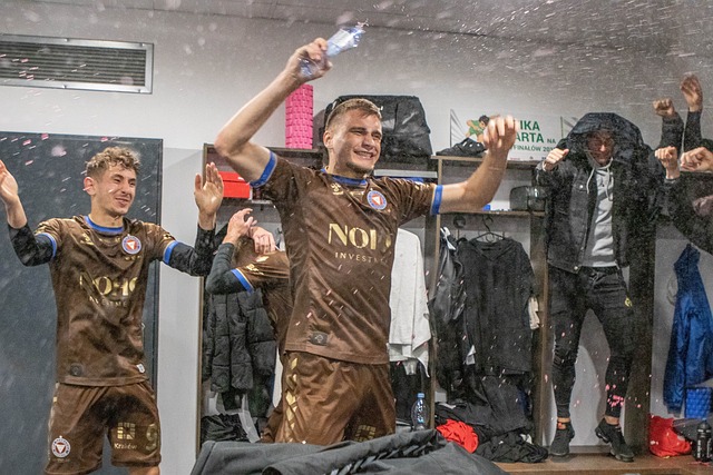 热火队4连胜，奇才队主场困境待解.